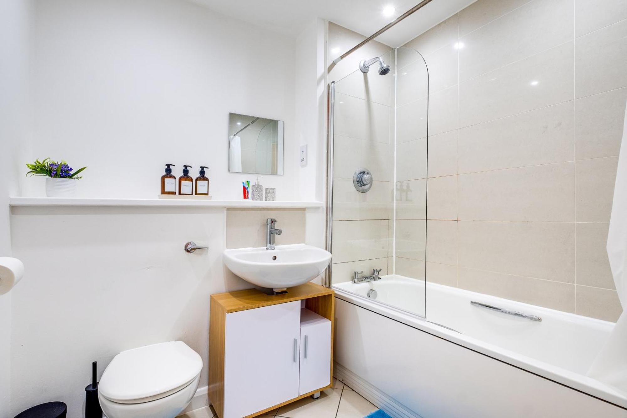 Central Suite Near Mailbox, King Bed, Ping Pong, Netflix, Sleeps 4 Birmingham Exterior foto